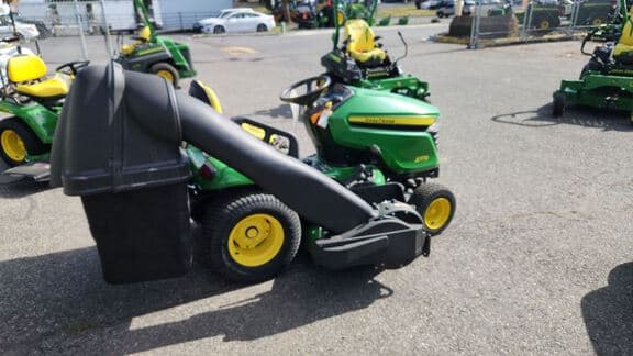 Image of John Deere X570 equipment image 4