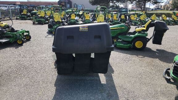 Image of John Deere X570 equipment image 3