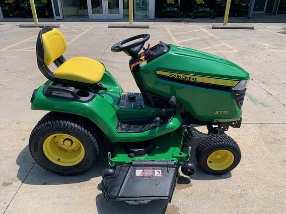 Image of John Deere X570 equipment image 4