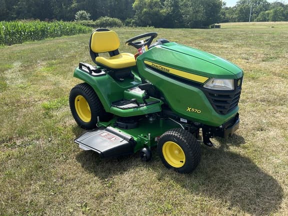 Image of John Deere X570 equipment image 3