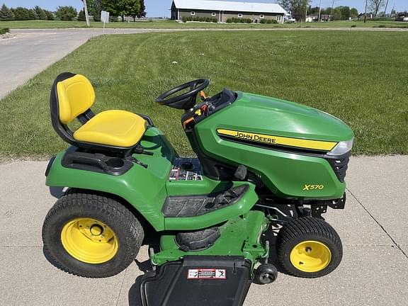 Image of John Deere X570 equipment image 3