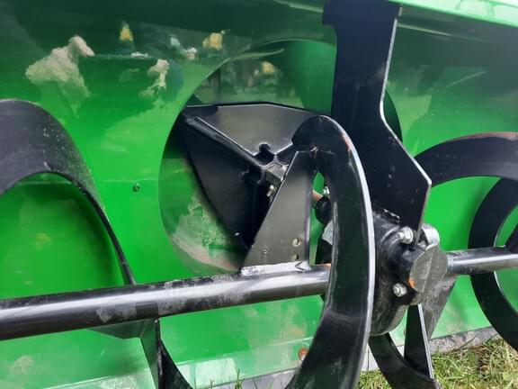 Image of John Deere X570 equipment image 3