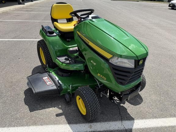 Image of John Deere X570 equipment image 3