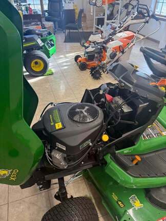 Image of John Deere X570 equipment image 1