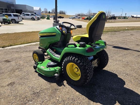 Image of John Deere X580 equipment image 2
