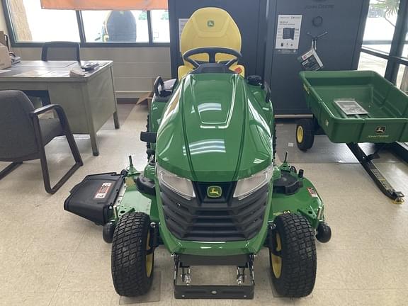 Image of John Deere X580 equipment image 4