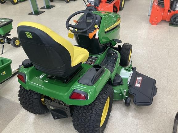Image of John Deere X580 equipment image 2