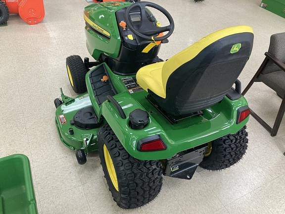 Image of John Deere X580 equipment image 1