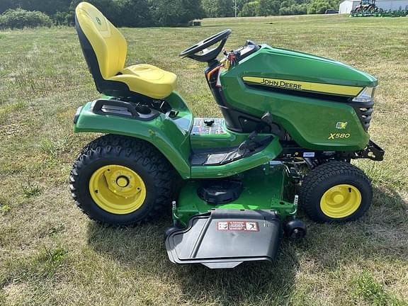 Image of John Deere X580 equipment image 3