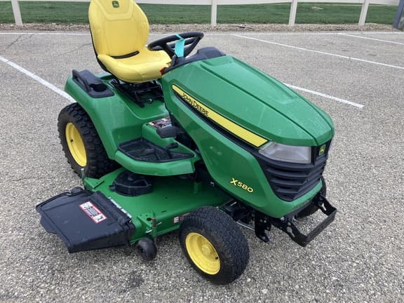 Image of John Deere X580 equipment image 4