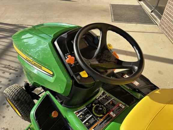 Image of John Deere X580 equipment image 4