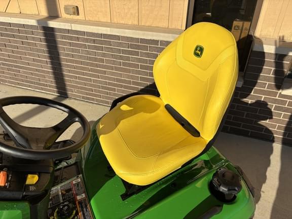 Image of John Deere X580 equipment image 3