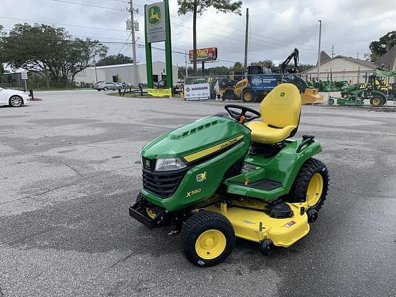 Image of John Deere X580 equipment image 2