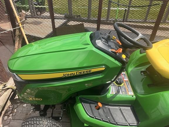 Image of John Deere X580 equipment image 2