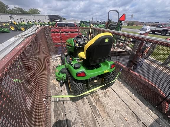 Image of John Deere X580 equipment image 4