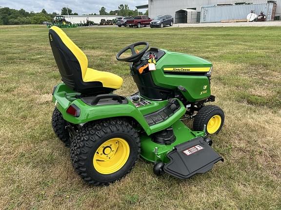 Image of John Deere X580 equipment image 4