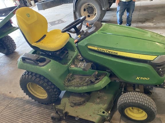 Image of John Deere X580 equipment image 3