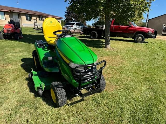 Image of John Deere X580 equipment image 2