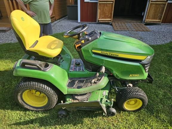 Image of John Deere X590 equipment image 2