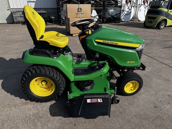 Image of John Deere X590 equipment image 3
