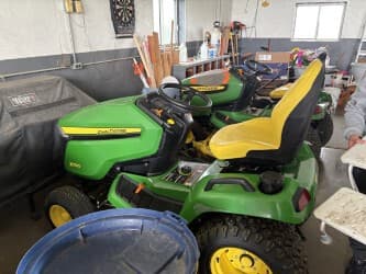 Image of John Deere X590 equipment image 3