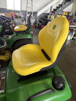 Image of John Deere X590 equipment image 2