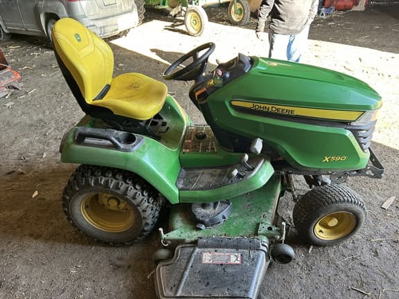 Image of John Deere X590 equipment image 4