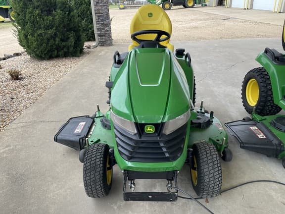 Image of John Deere X590 equipment image 3