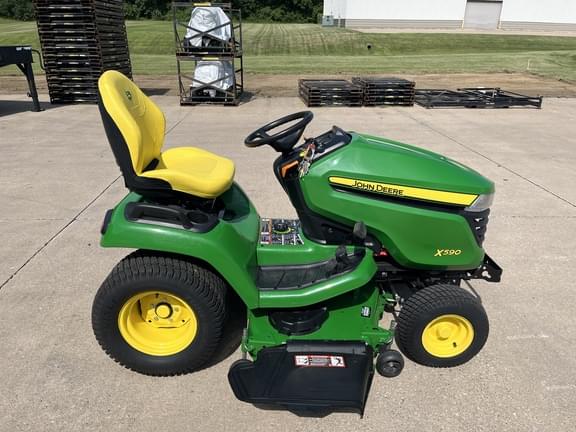 Image of John Deere X590 equipment image 3