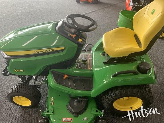 Image of John Deere X590 equipment image 4