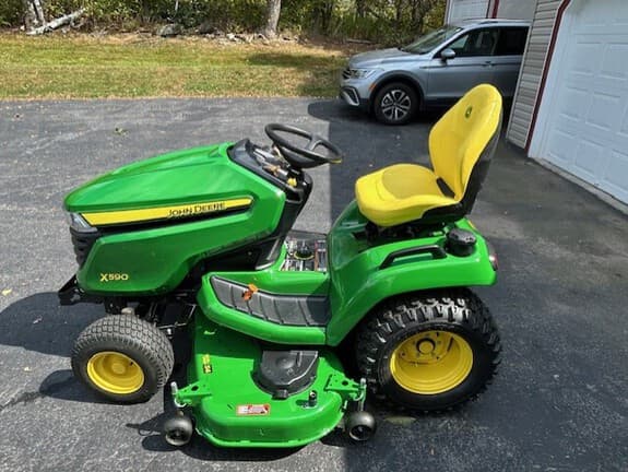 Image of John Deere X590 equipment image 3