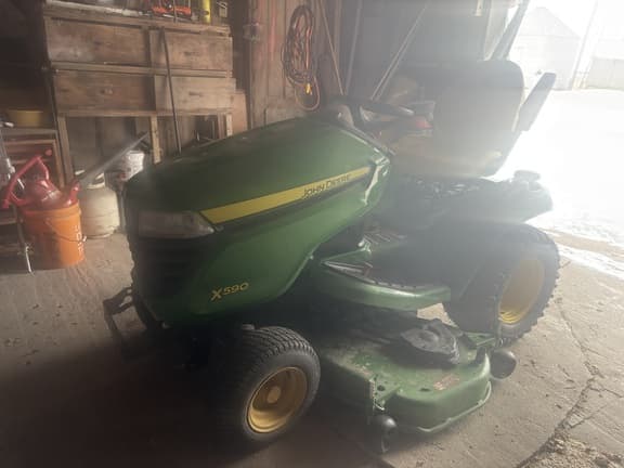 Image of John Deere X590 equipment image 3