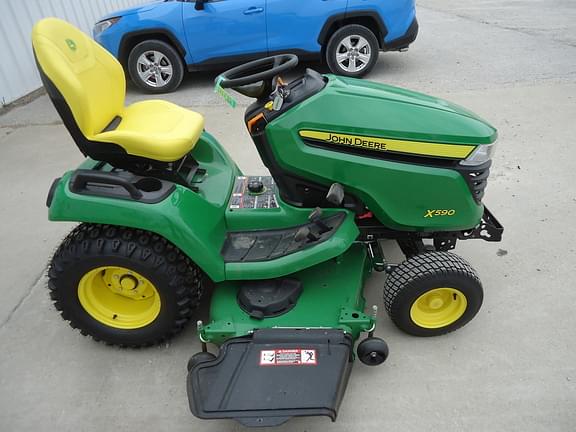 Image of John Deere X590 equipment image 2