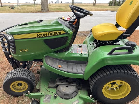 Image of John Deere X730 equipment image 1