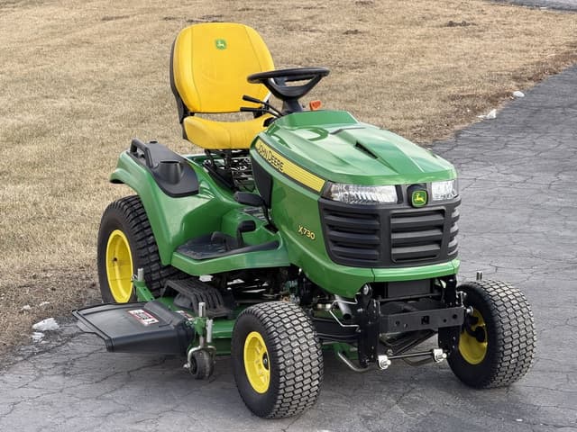Image of John Deere X730 equipment image 2