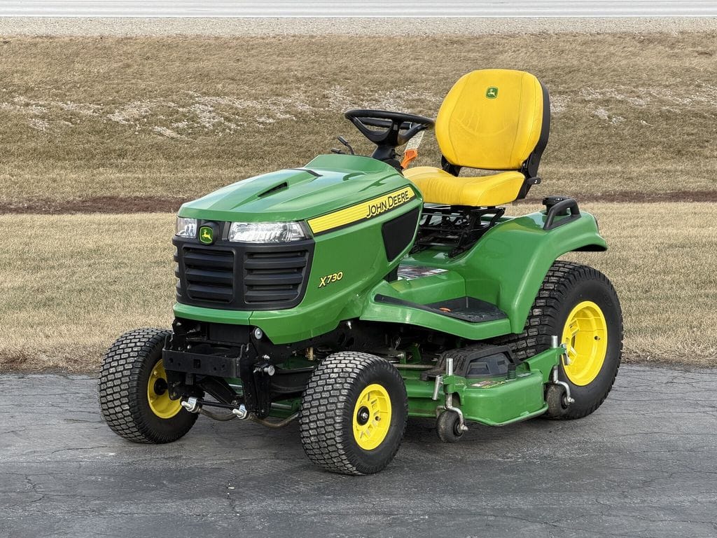 2024 John Deere X730 Equipment Image0