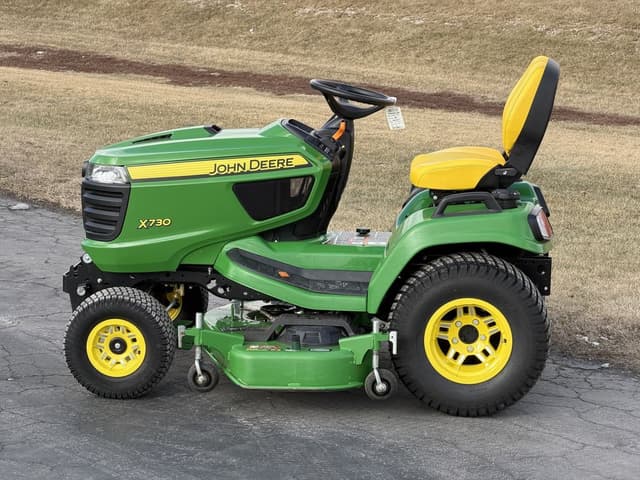 Image of John Deere X730 equipment image 4