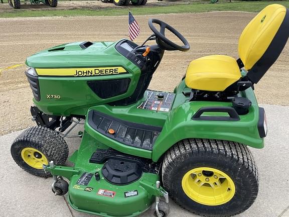 Image of John Deere X730 equipment image 3