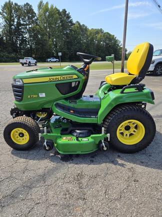 Image of John Deere X730 equipment image 1