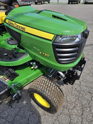 Image of John Deere X730 equipment image 4