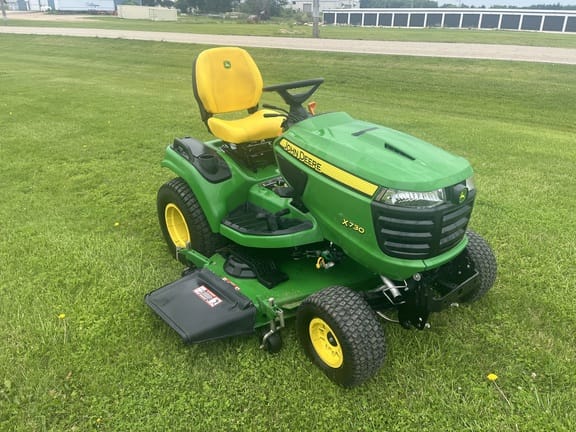 2024 John Deere X730 Equipment Image0
