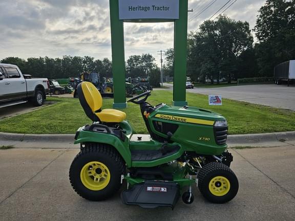 Image of John Deere X730 equipment image 3