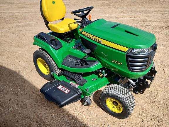 Image of John Deere X730 equipment image 4