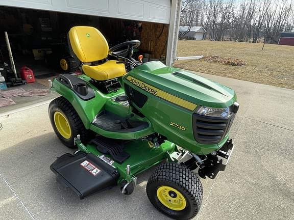 Image of John Deere X730 equipment image 1