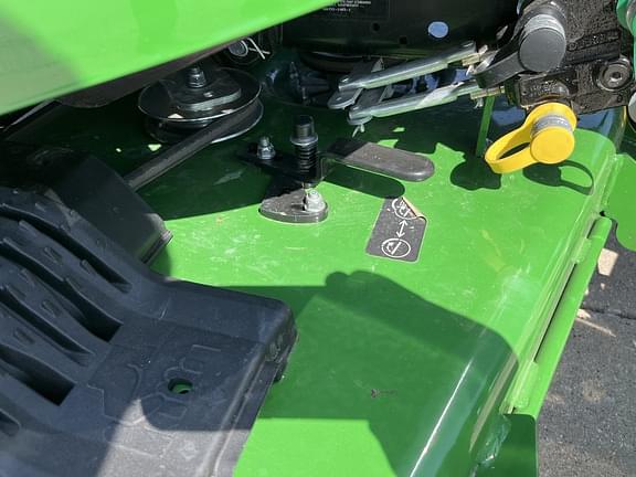 Image of John Deere X730 equipment image 4