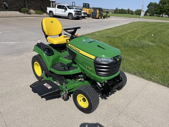 Image of John Deere X730 equipment image 2