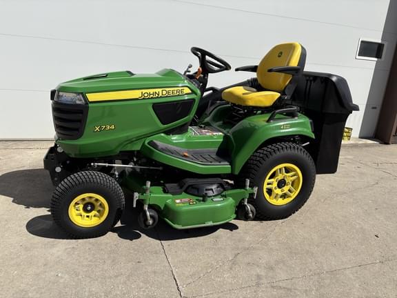 Image of John Deere X734 equipment image 1