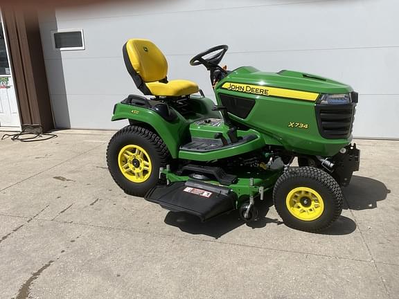 Image of John Deere X734 equipment image 1
