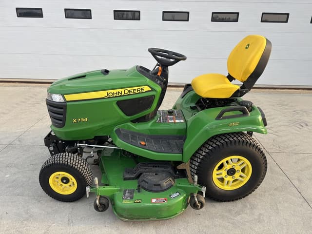Image of John Deere X734 equipment image 1