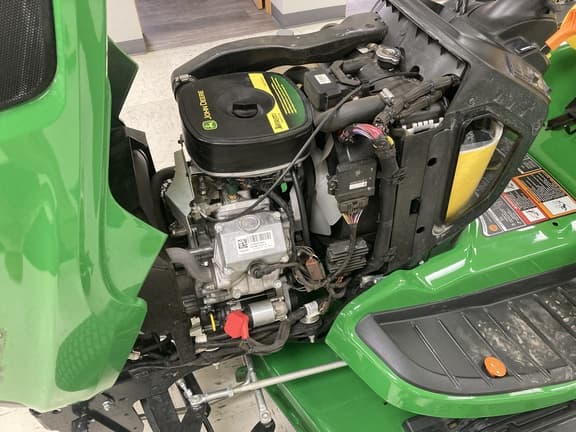 Image of John Deere X734 equipment image 2